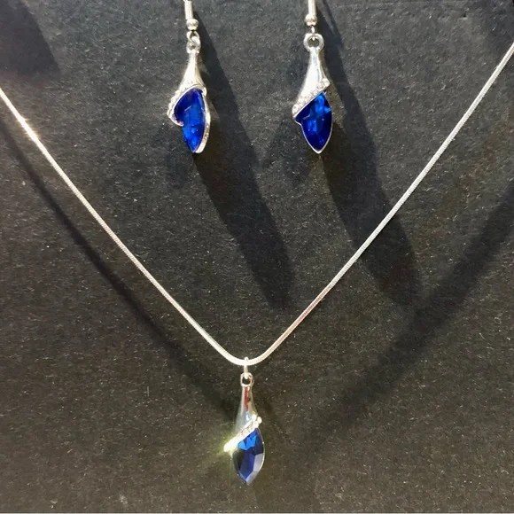 VINTAGE necklace and earring set Silver Blue teardrop crystal Upcycled Elegant - Picture 1 of 14